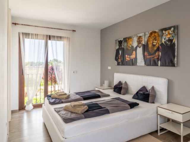 Landhaus mit moderner Innenausstattung, Pool und Ferienvermietungs-Erlaubnis - 16