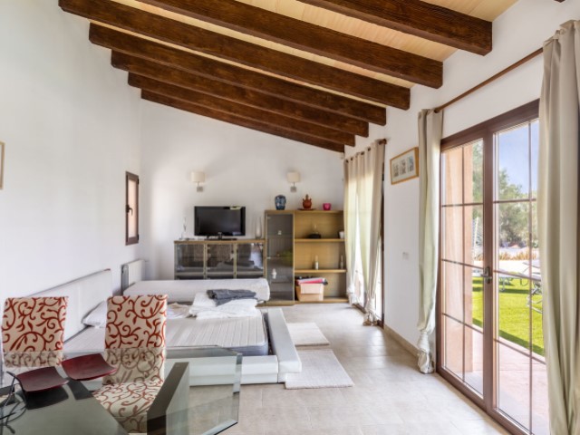 Landhaus mit moderner Innenausstattung, Pool und Ferienvermietungs-Erlaubnis - 12