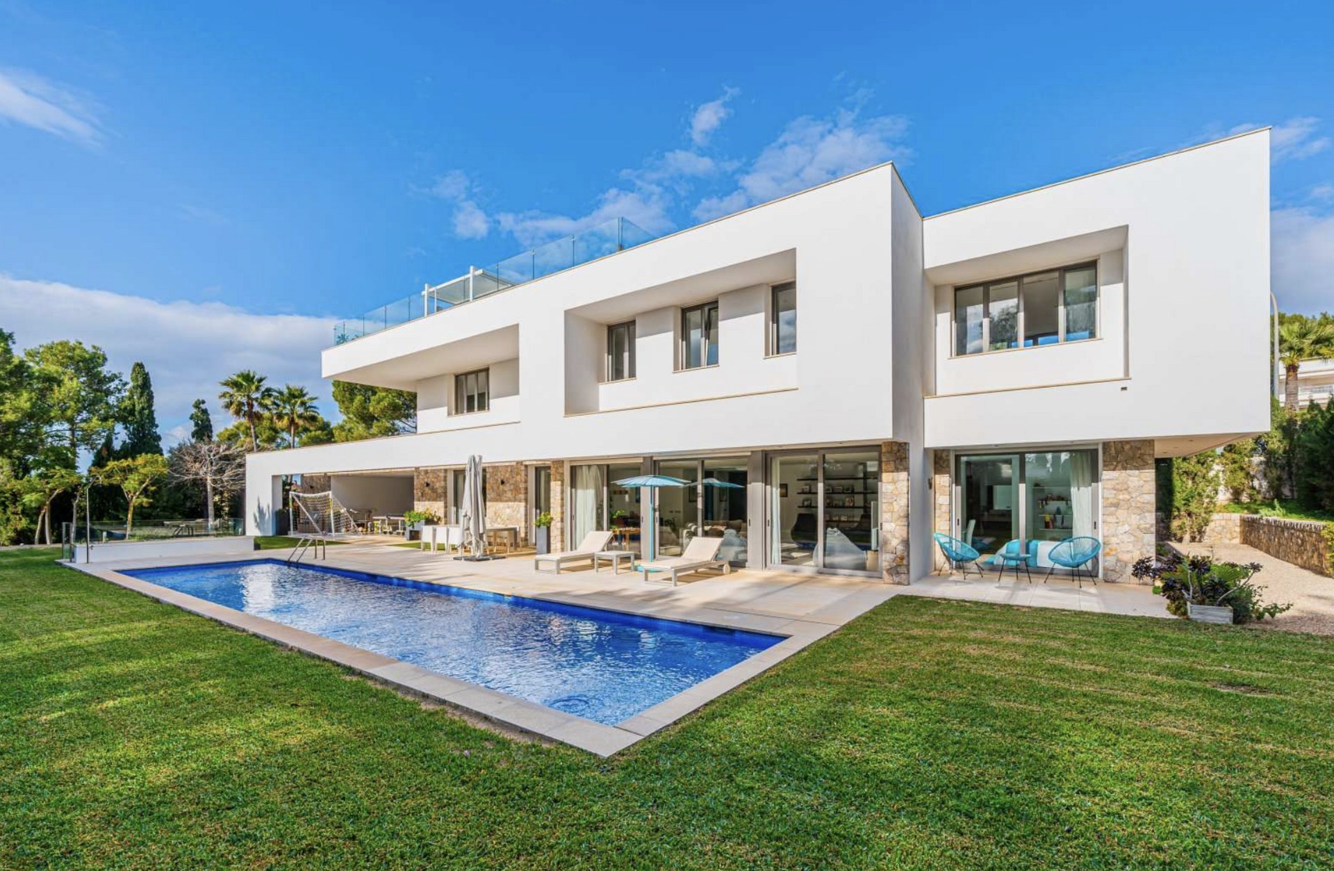 Moderne, helle Villa mit Pool & Garten – Luxusimmobilie kaufen auf Mallorca, Santa Ponsa