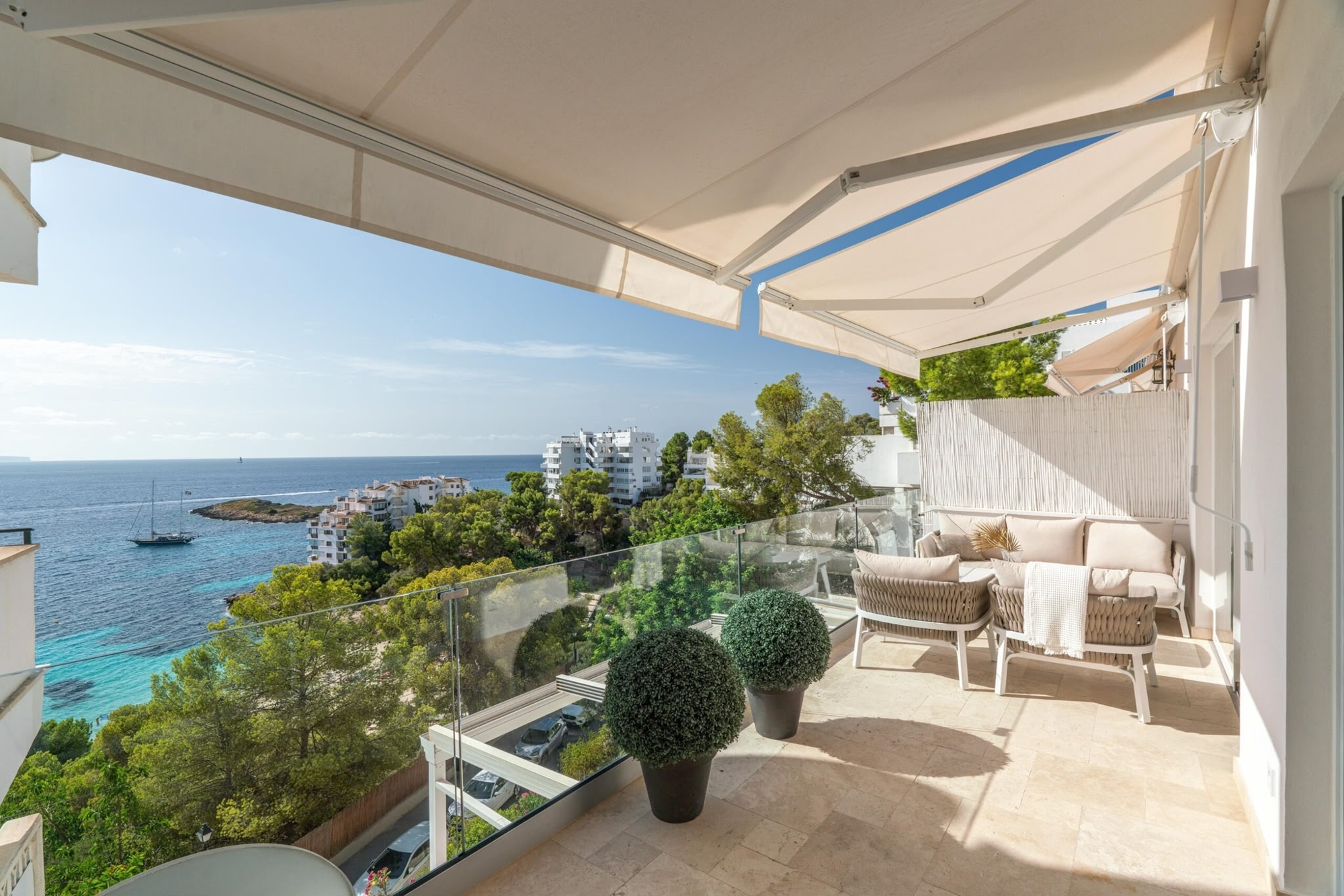 Exklusives Apartment in erster Meereslinie mit Strandzugang – Luxus Ferienvermietung Mallorca, Illetes – Calvià
