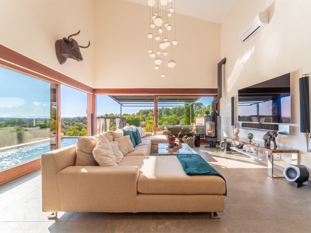 Modernes Landhaus mit Pool und Reitanlagen - 9