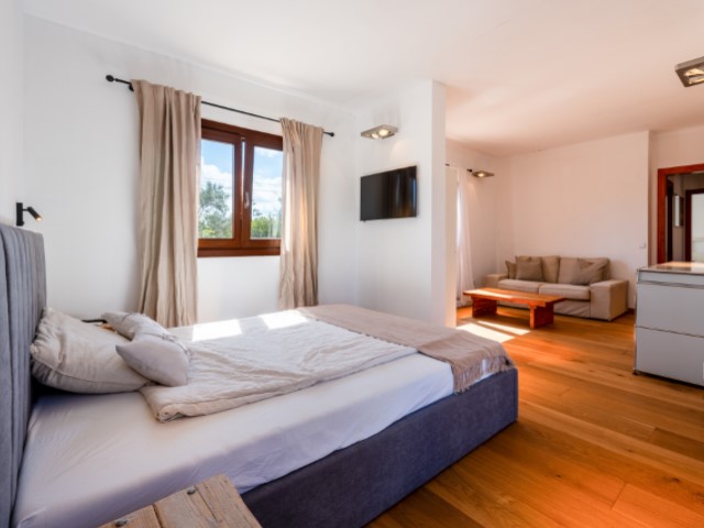 Renovierte Finca mit Pool und Panoramablick bis zum Meer - 24