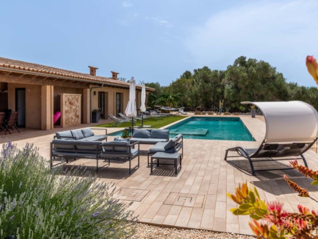 Landhaus mit moderner Innenausstattung, Pool und Ferienvermietungs-Erlaubnis - 9