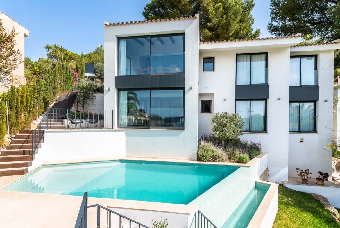 Großzügige Ferienvilla mit Pool und Terrassen in Costa de la Calma – Luxus Ferienvermietung Mallorca, Costa de la Calma – Santa Ponsa