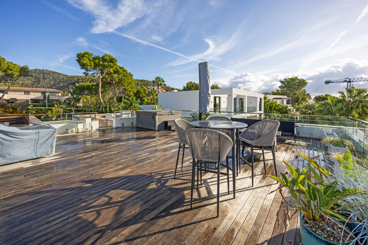 Luxusvilla mit Meerblick & Garten - 25