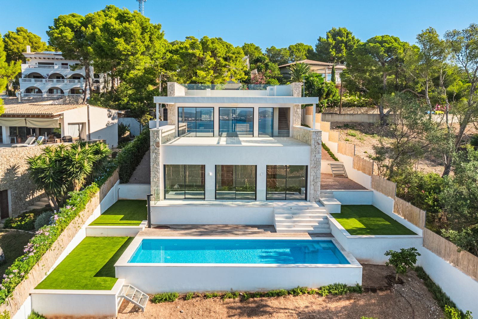 Neubauvilla mit herrlichem Meer- und Hafenblick – Luxusimmobilie kaufen auf Mallorca, Portals Nous